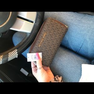 🧡SOLD🧡 NWT Michael Kors Wallet